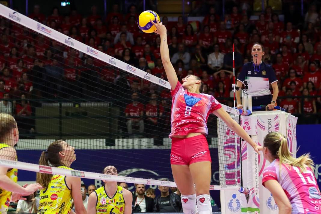 Fenerbahçe ünlü oyuncu ile anlaştı: 3 yıllık imzayı attı 5